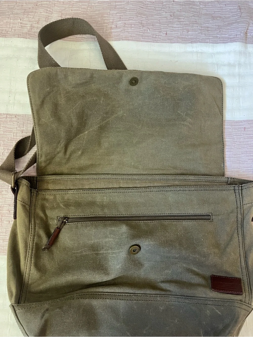 Y2K 2000s Lucky Brand Camo Green Messenger Bag Zip Closure Adjustable Strap